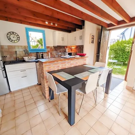 Cosy Avec Jardin, Piscine, Tennis Et Parking Cabourg