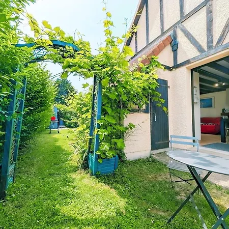 Hébergement de vacances Cosy Avec Jardin, Piscine, Tennis Et Parking