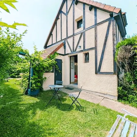 Cosy Avec Jardin, Piscine, Tennis Et Parking
